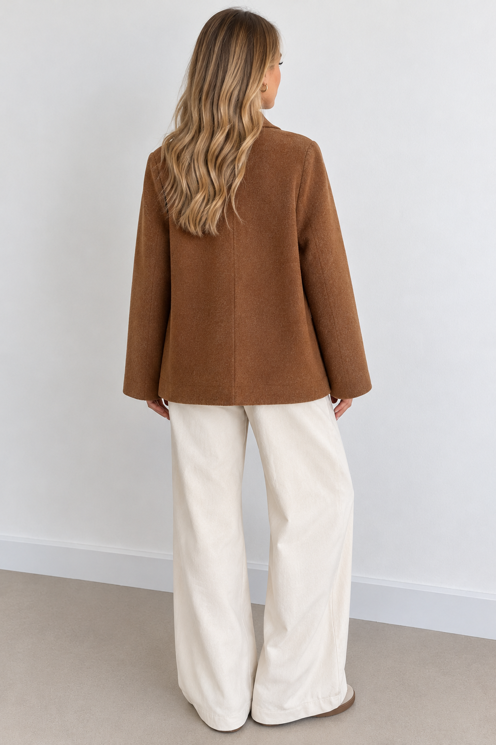 Back view of a cognac wool and cashmere jacket showing its slightly oversized cut and centre seam – Darivé Select