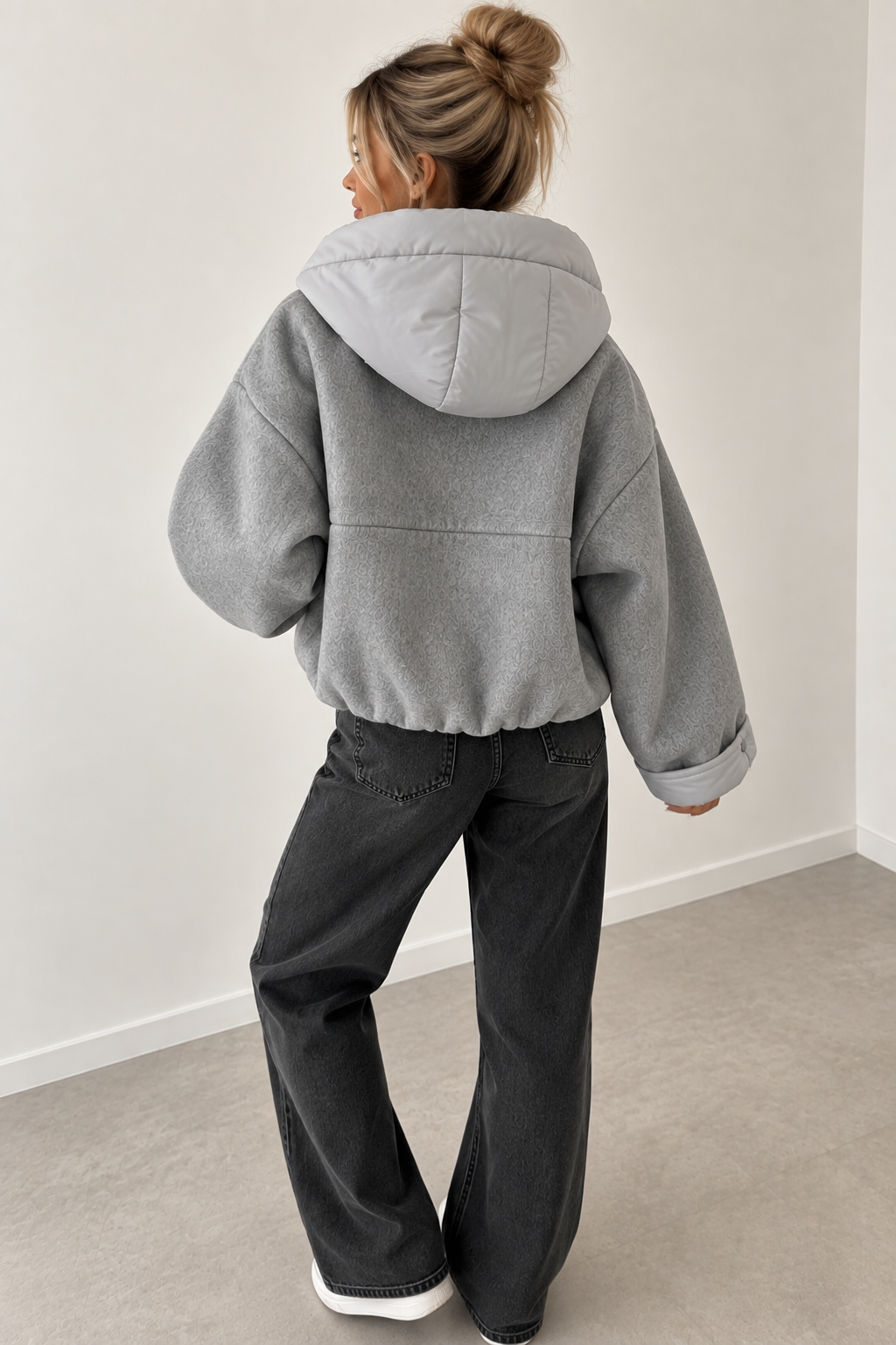 Oversized wool and cashmere jacket with statement sleeves and zip closure – Darivé Select