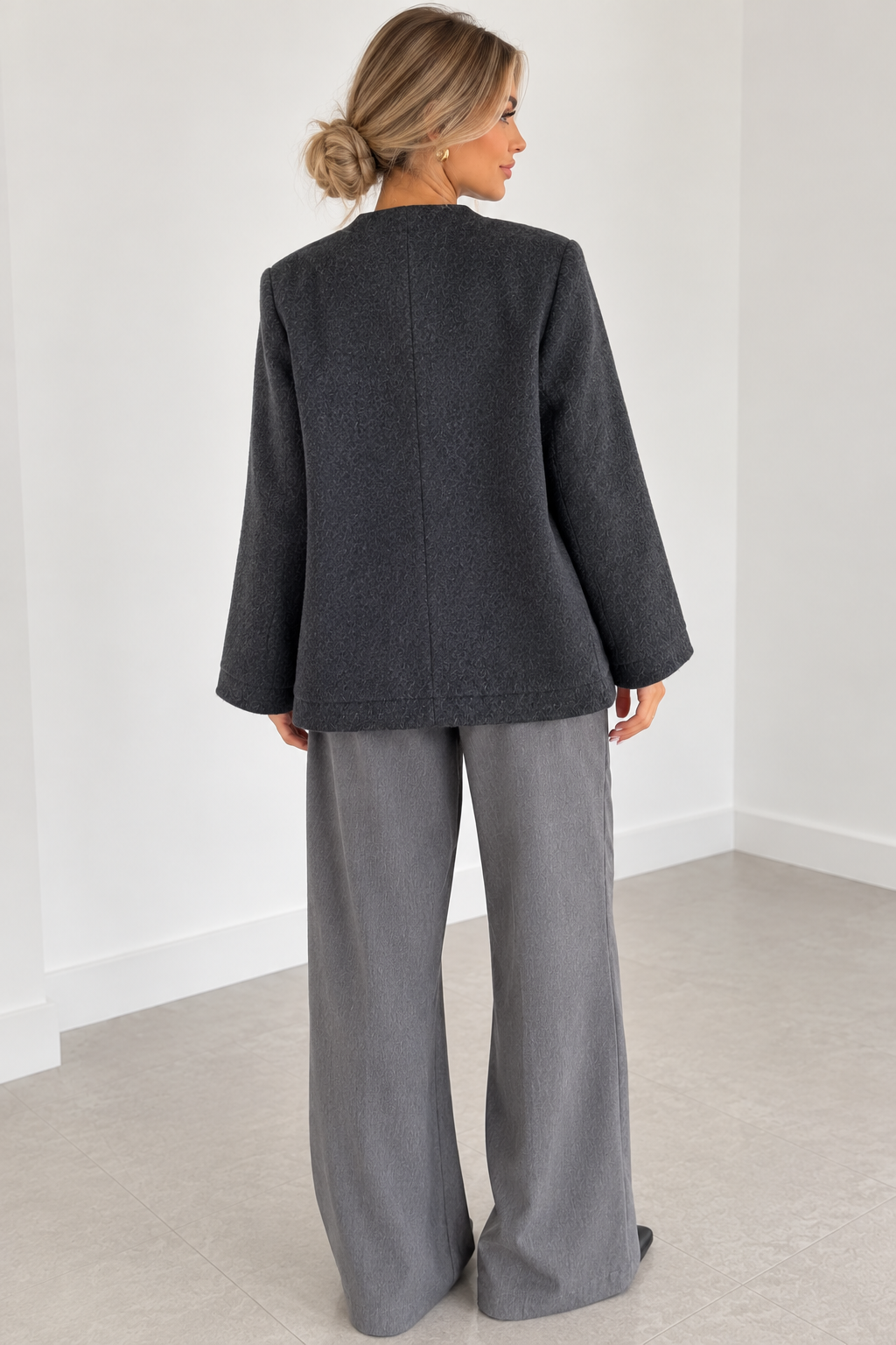 Back view of a dark grey wool and cashmere jacket showing its relaxed cut and centre seam – Darivé Select