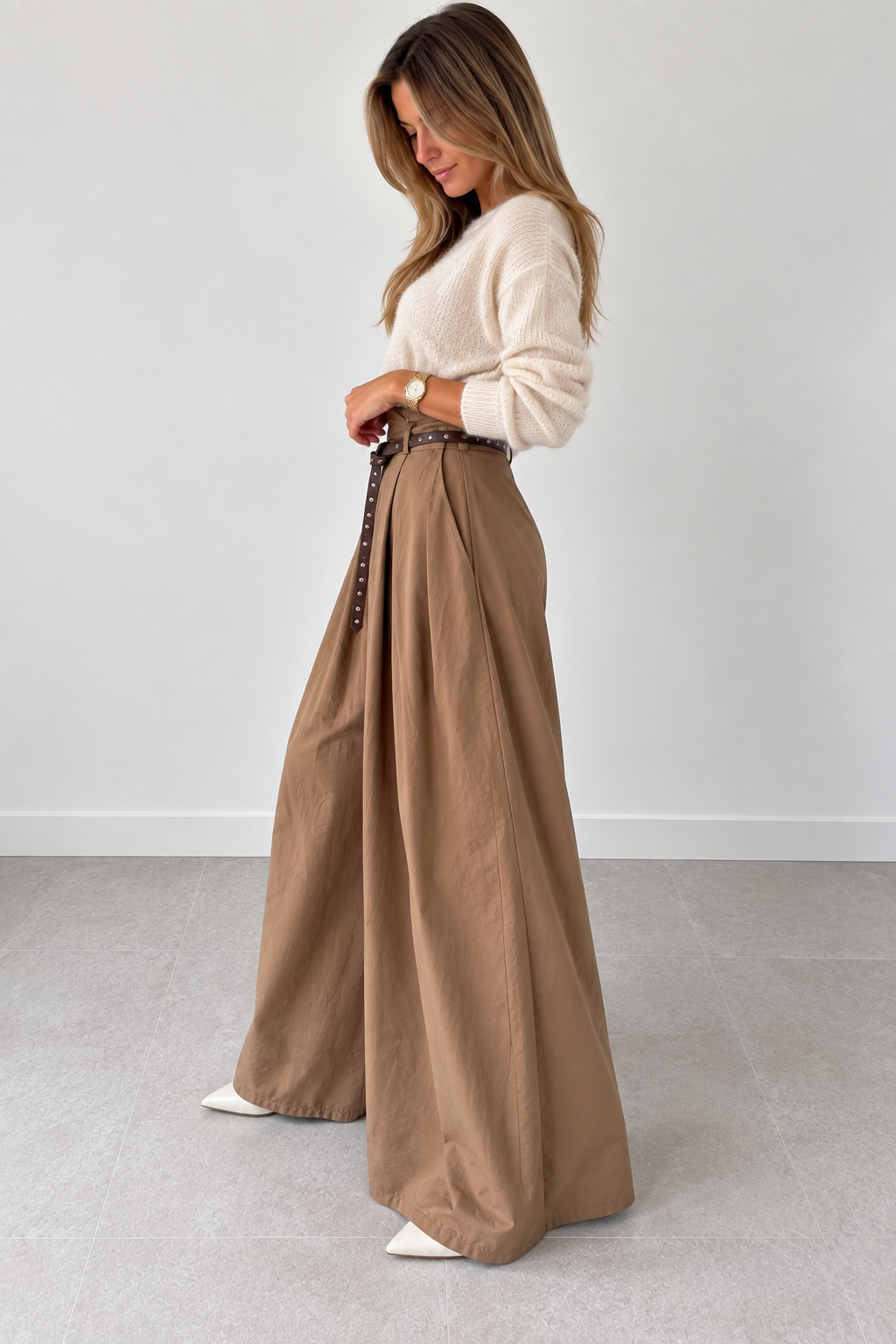 Light brown trousers with extra-wide legs and front pleats – Darivé Select