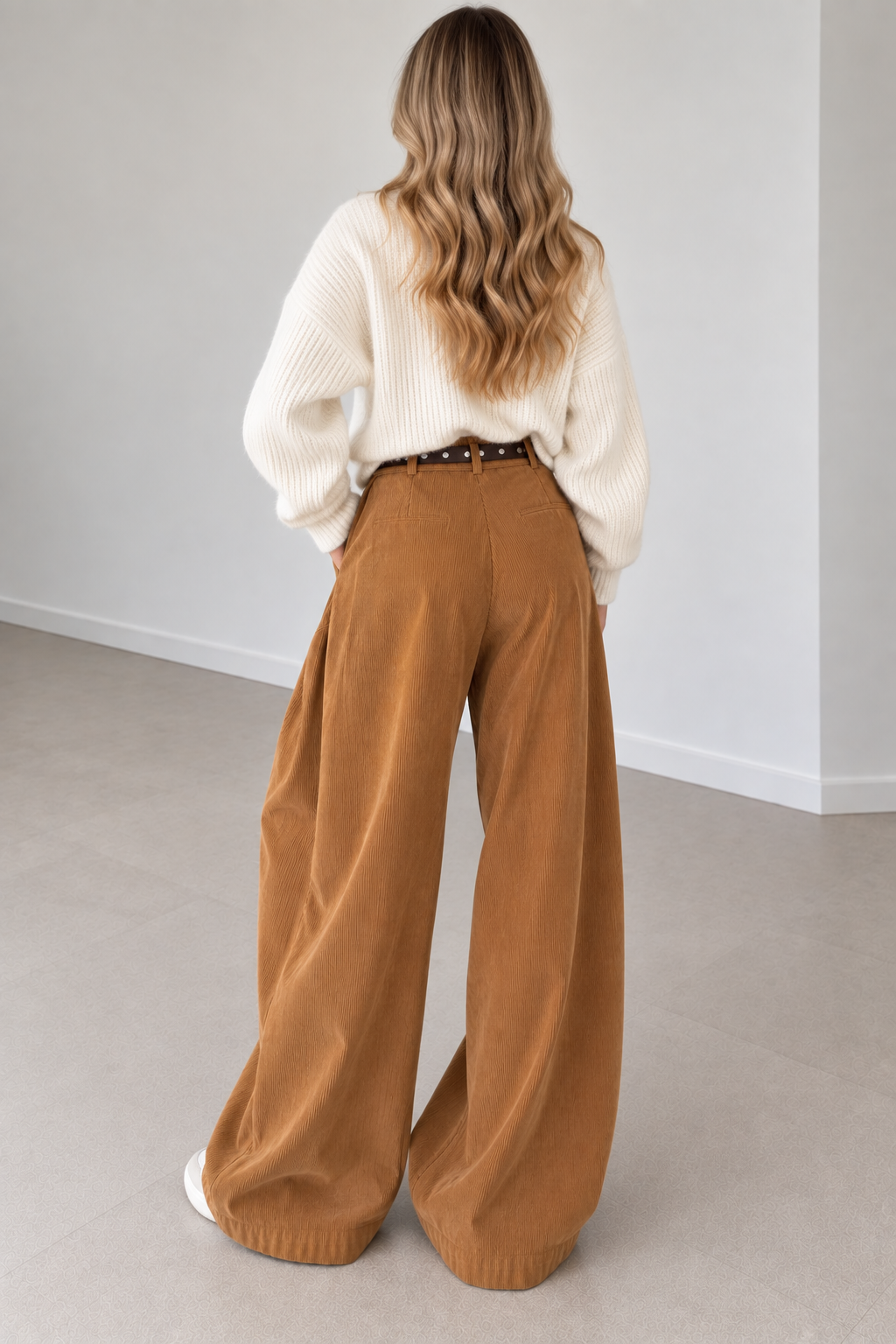 Relaxed silhouette of camel brown corduroy trousers – Darivé Select