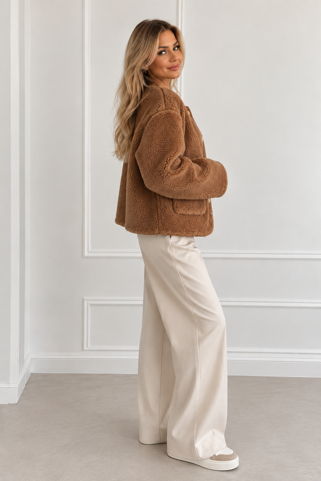 Brown teddy jacket – side view, round neckline and front pockets