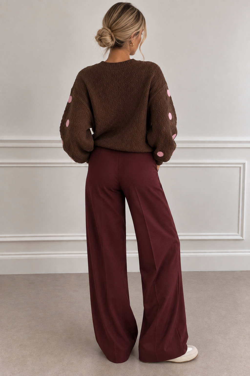 Chocolate brown sweater with pink dots – detail of soft fabric and dot pattern – Darivé Select
