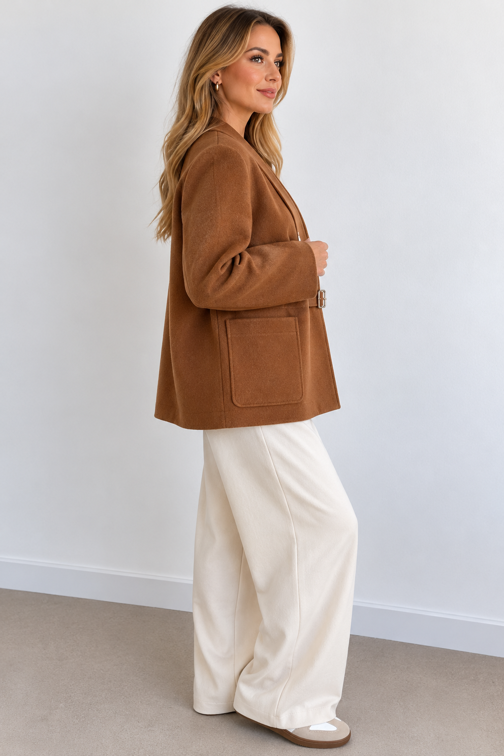 Side view of a model wearing a cognac wool and cashmere jacket, showing its relaxed fit and large patch pocket – Darivé Select
